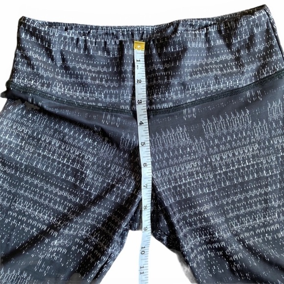 Onzie Black and White Pattern Leggings - Picture 10 of 11